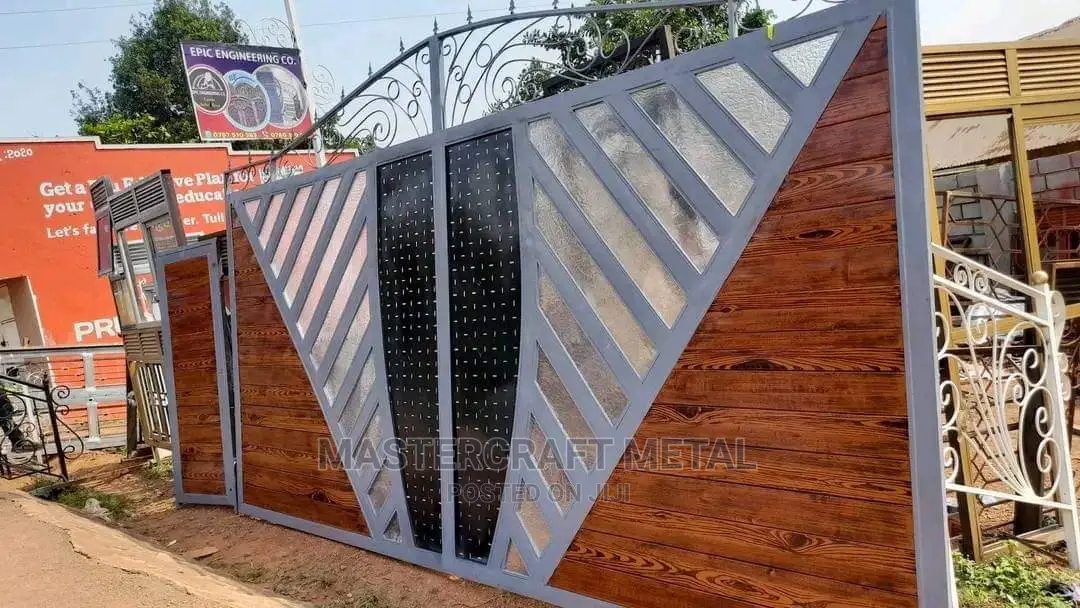 Metal Gate / Wood Modern