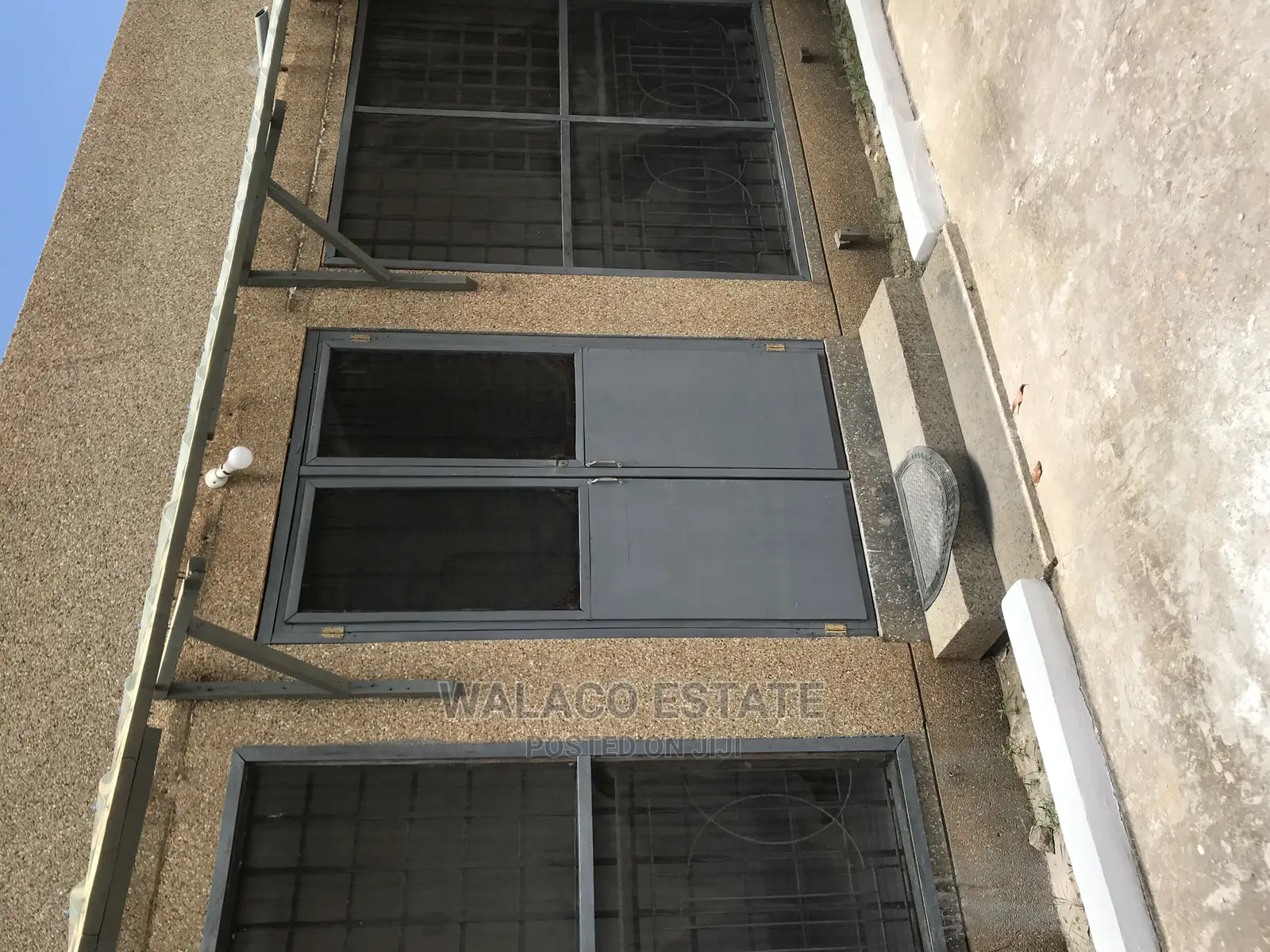 5bdrm Apartment in Walako Estate, Kaneshie for Rent