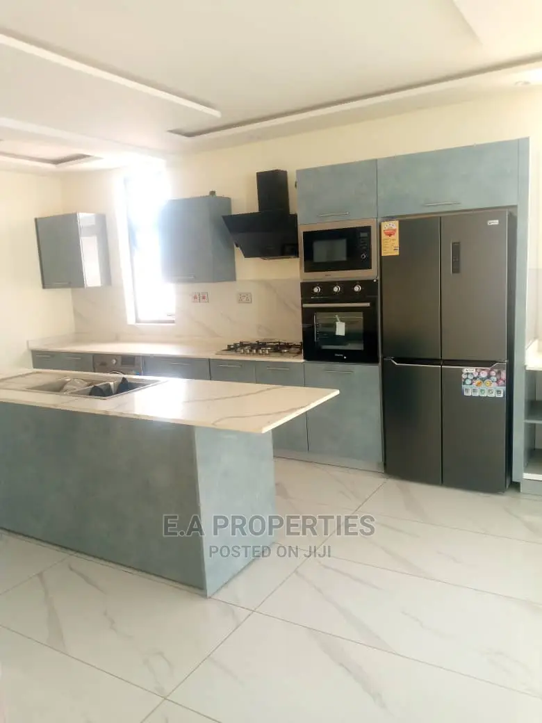 4bdrm House in E a Properties, a C Mall Area for Sale