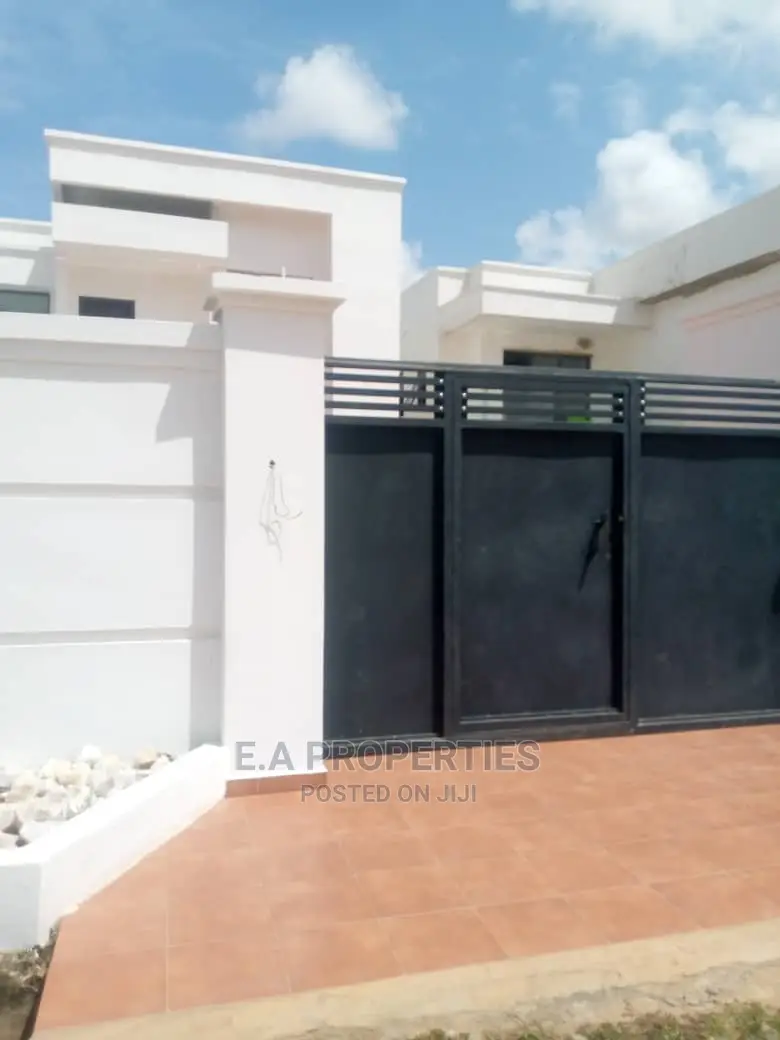 4bdrm House in E a Properties, a C Mall Area for Sale