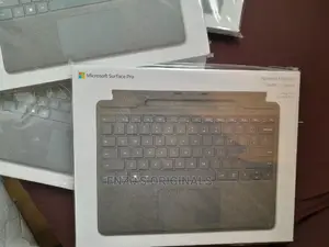 Surface Pro 9 , 8 X Signature Keyboard With Pen Slot New