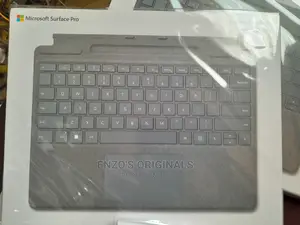 Surface Pro 9 , 8 X Signature Keyboard With Pen Slot New