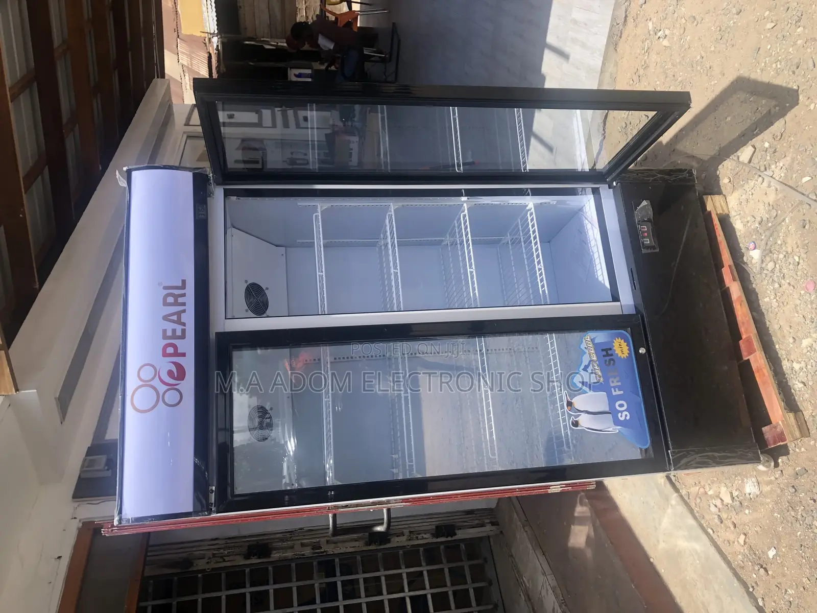 Very Spacious 600 Litres Pearl Showcase Fridge
