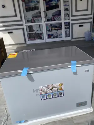 Durable Pearl Chest Freezer With in Built Stabilizers.