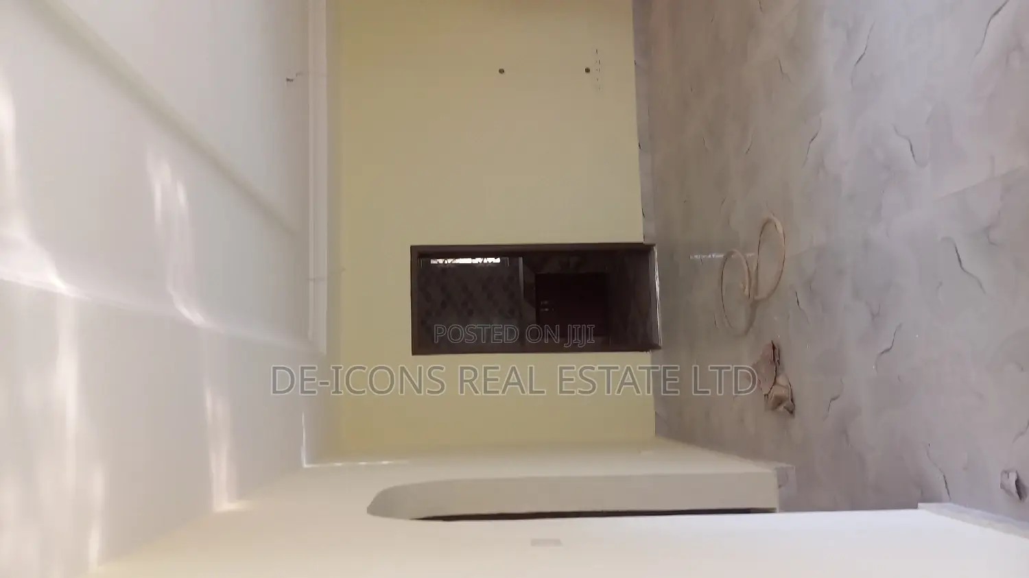 3bdrm Duplex in De-Icons Real Estate, Awutu Senya East Municipal