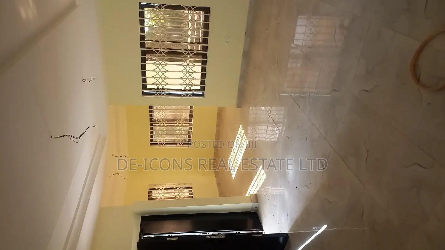 3bdrm Duplex in De-Icons Real Estate, Awutu Senya East Municipal