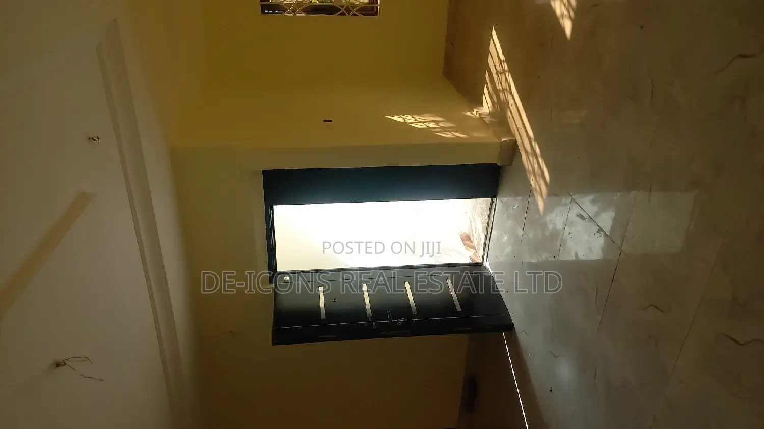 3bdrm Duplex in De-Icons Real Estate, Awutu Senya East Municipal