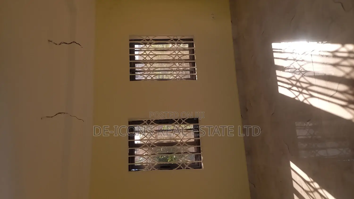 3bdrm Duplex in De-Icons Real Estate, Awutu Senya East Municipal