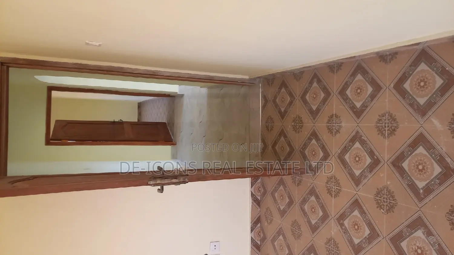 3bdrm Duplex in De-Icons Real Estate, Awutu Senya East Municipal
