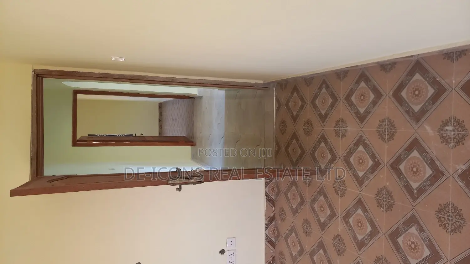 3bdrm Duplex in De-Icons Real Estate, Awutu Senya East Municipal