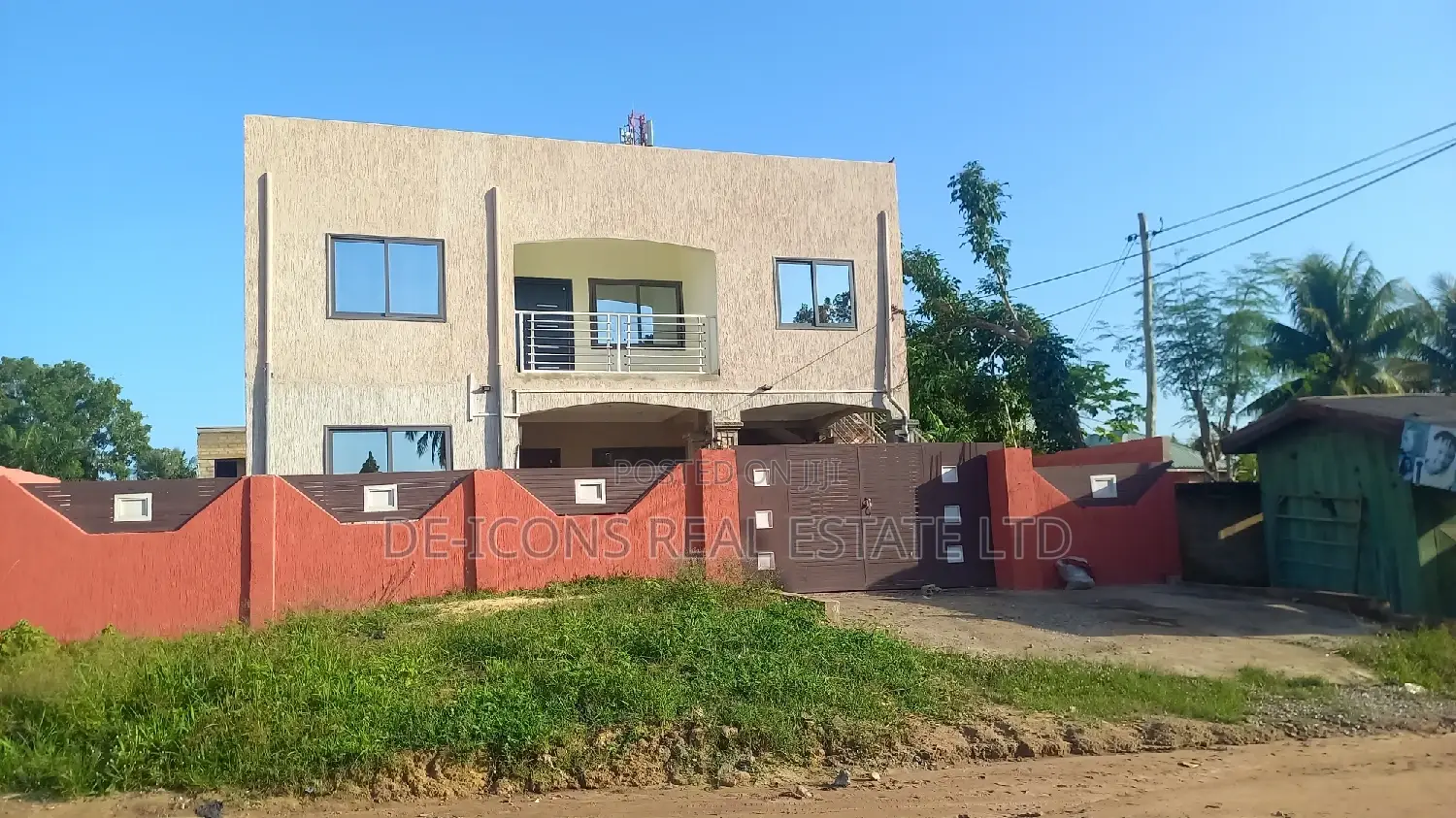 3bdrm Duplex in De-Icons Real Estate, Awutu Senya East Municipal