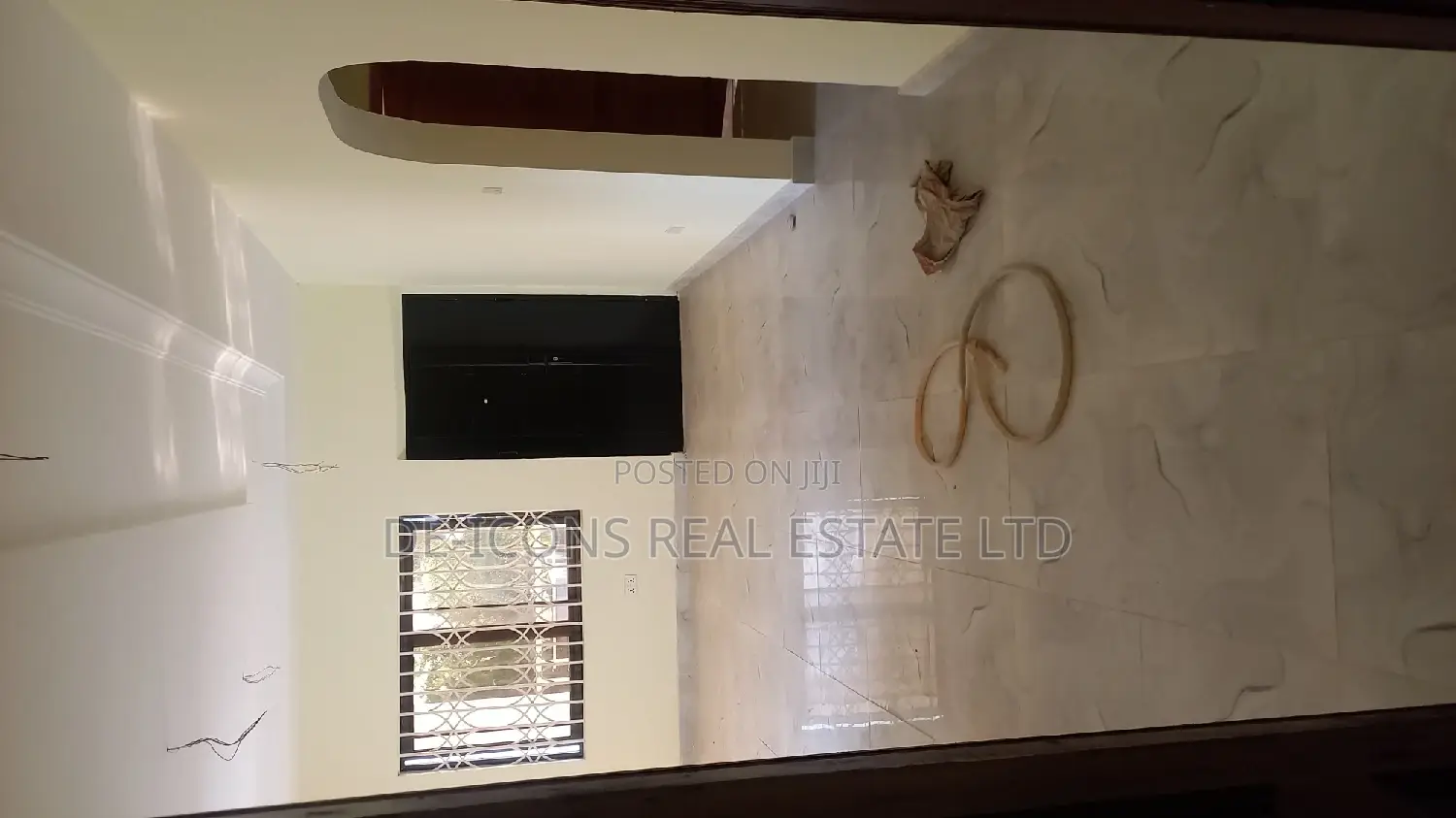 3bdrm Duplex in De-Icons Real Estate, Awutu Senya East Municipal