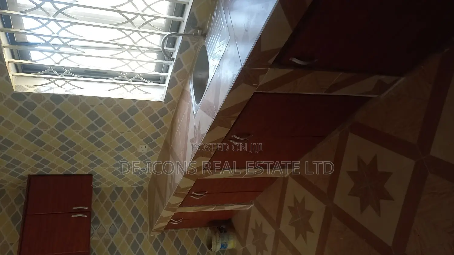 3bdrm Duplex in De-Icons Real Estate, Awutu Senya East Municipal