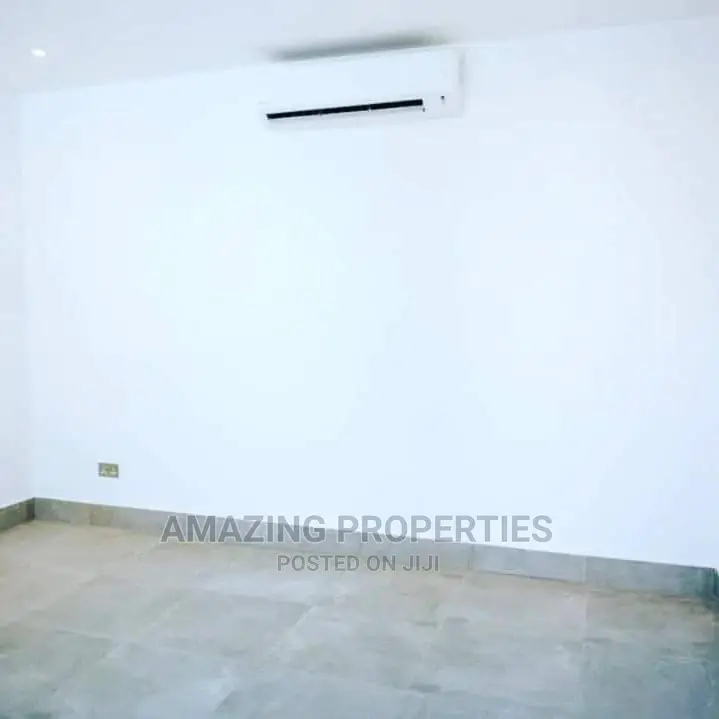 4bdrm Townhouse / Terrace in Cantonments for Rent