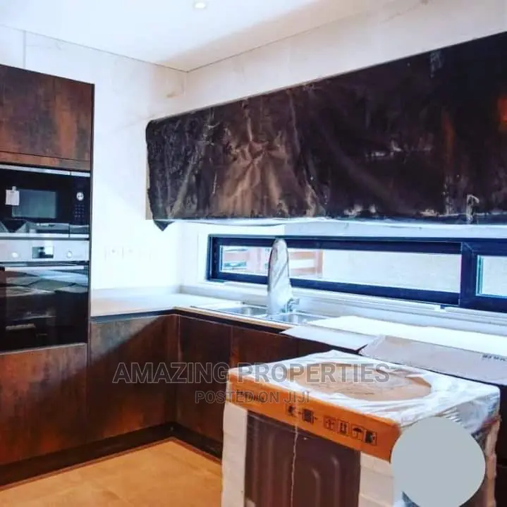 4bdrm Townhouse / Terrace in Cantonments for Rent