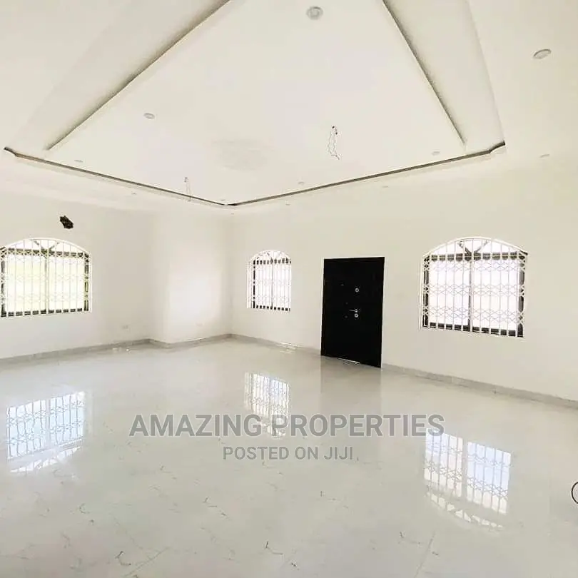 10 Bedroom for Rent
At East LEGON