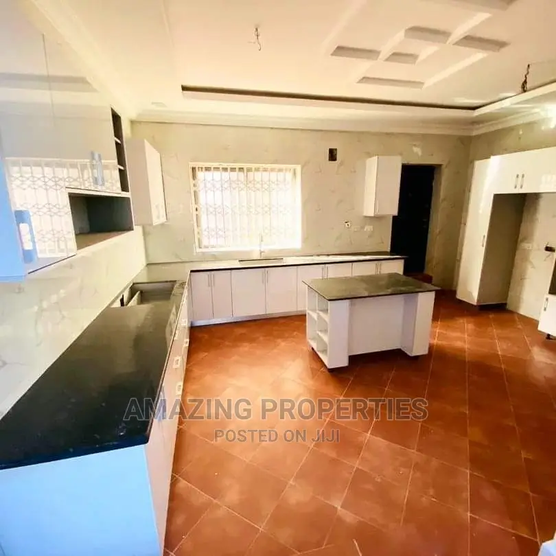 10 Bedroom for Rent
At East LEGON