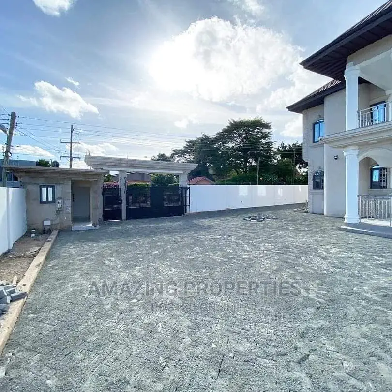 10 Bedroom for Rent
At East LEGON