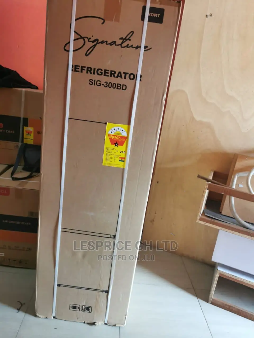 Top Signature Refrigerator 273L
