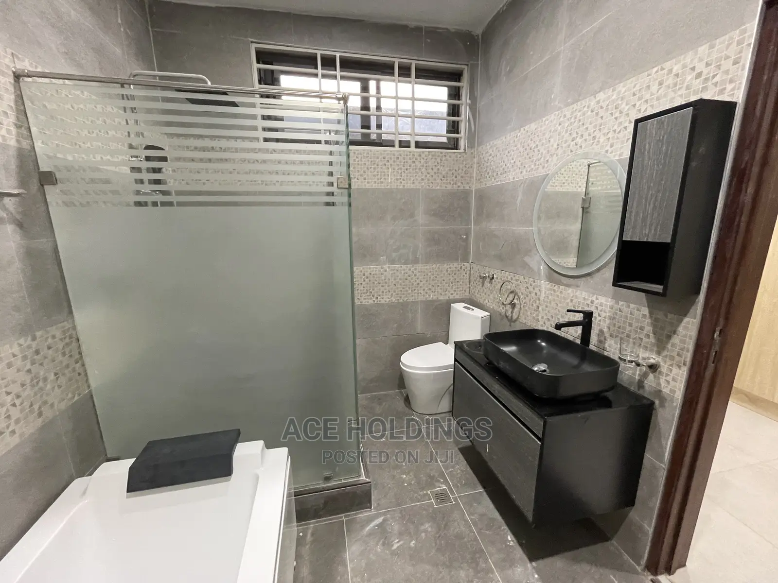 4bdrm Mansion in Community 7, Lake Side Estate for Sale