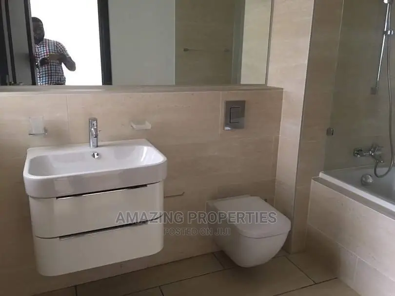 5bdrm House in Adjiriganor for Sale