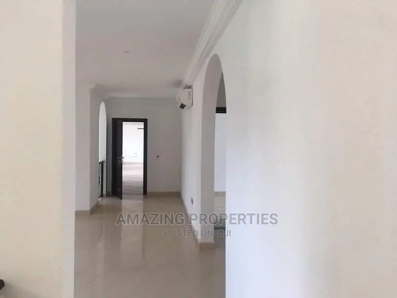 5bdrm House in Adjiriganor for Sale