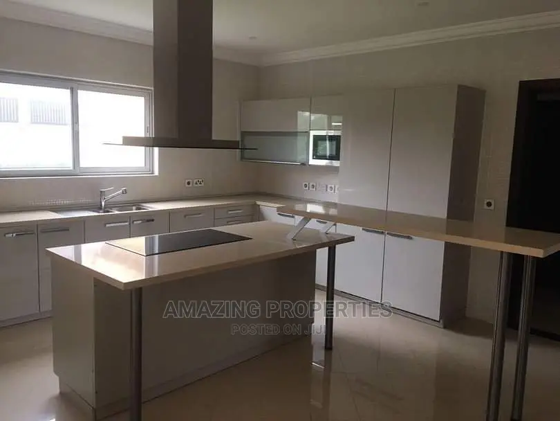 5bdrm House in Adjiriganor for Sale