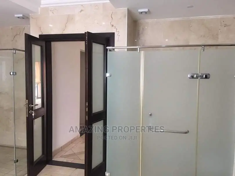 5bdrm House in Adjiriganor for Sale