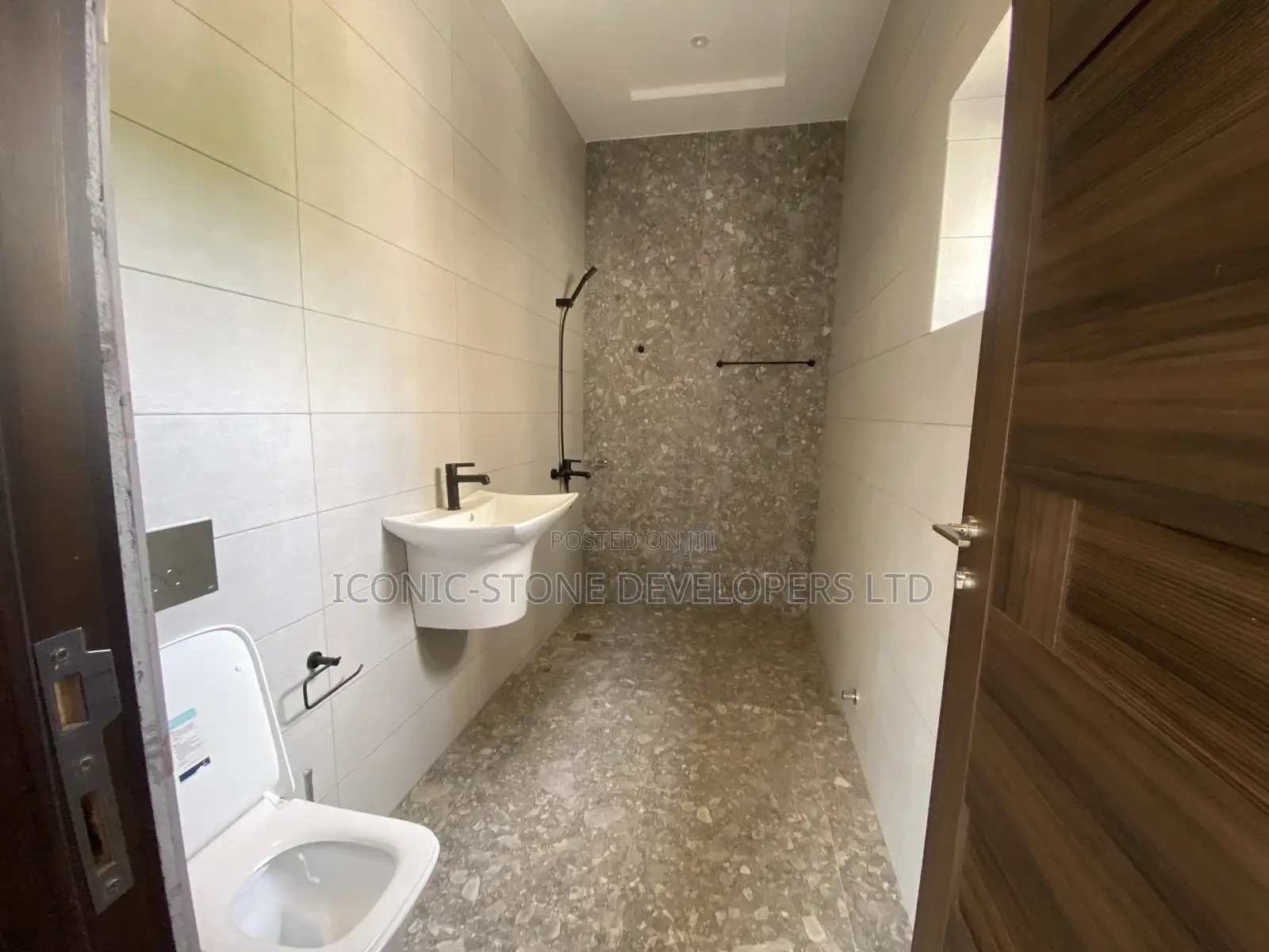 4bdrm House in Adenta for sale