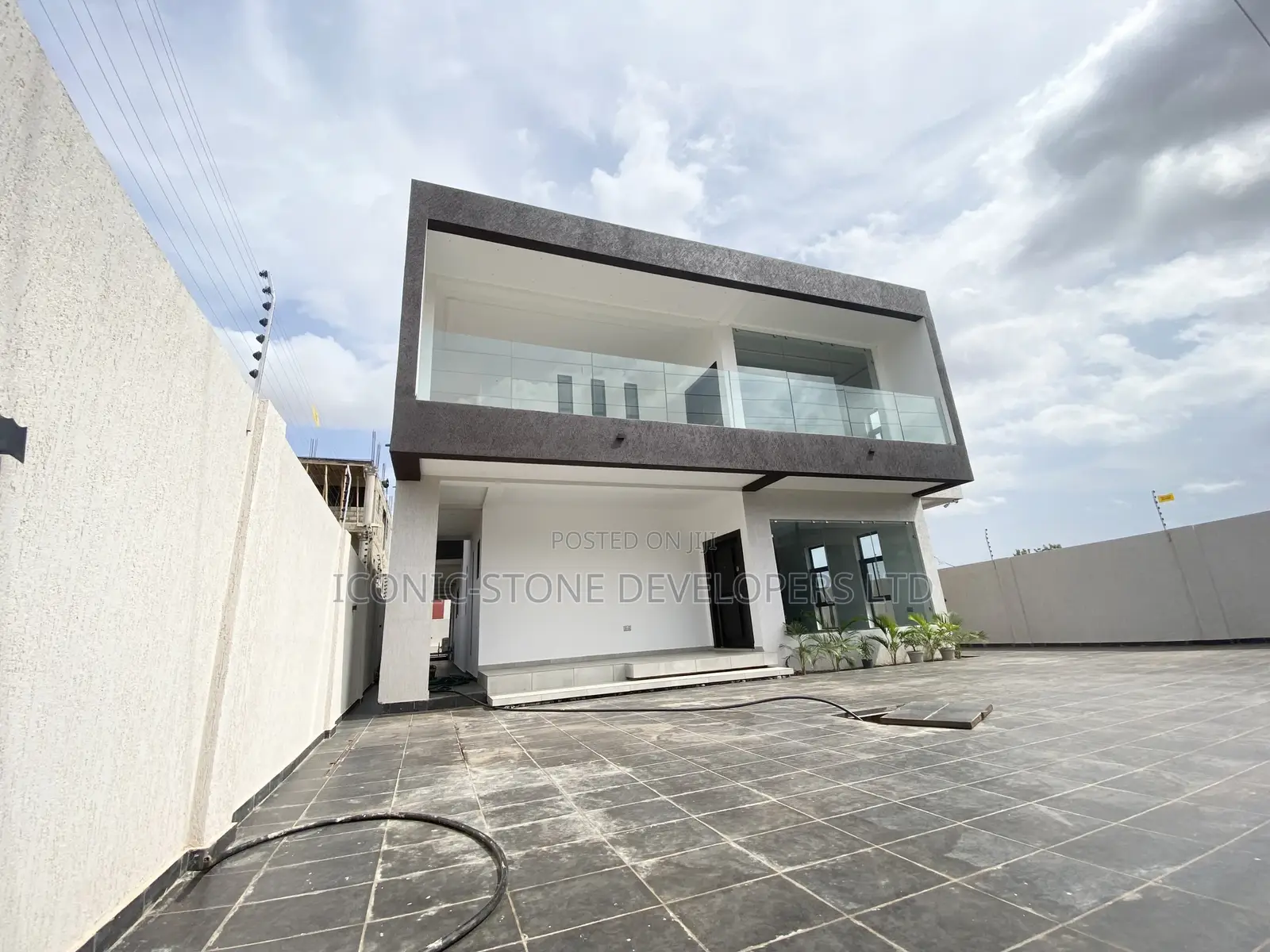 4bdrm House in Adenta for sale