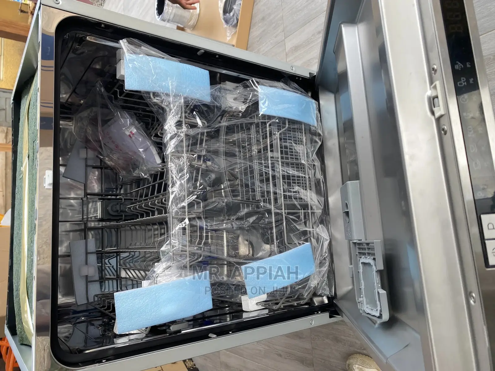 (WQP12-7713E)Washing Made Easier With Midea Dishwasher 