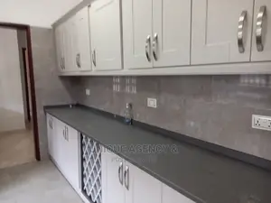 2bdrm Apartment in Mensabar, Tema Metropolitan for rent
