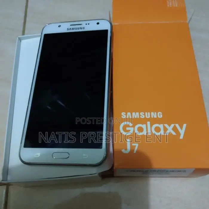 New Samsung Galaxy J7 Pro 64 GB Gold