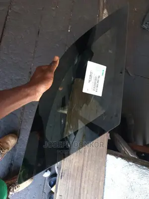 Range Rover Velar 2017,2018,2019,2020,2021 Vent Window Glass