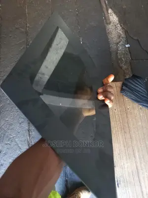 Range Rover Velar 2017,2018,2019,2020,2021 Vent Window Glass