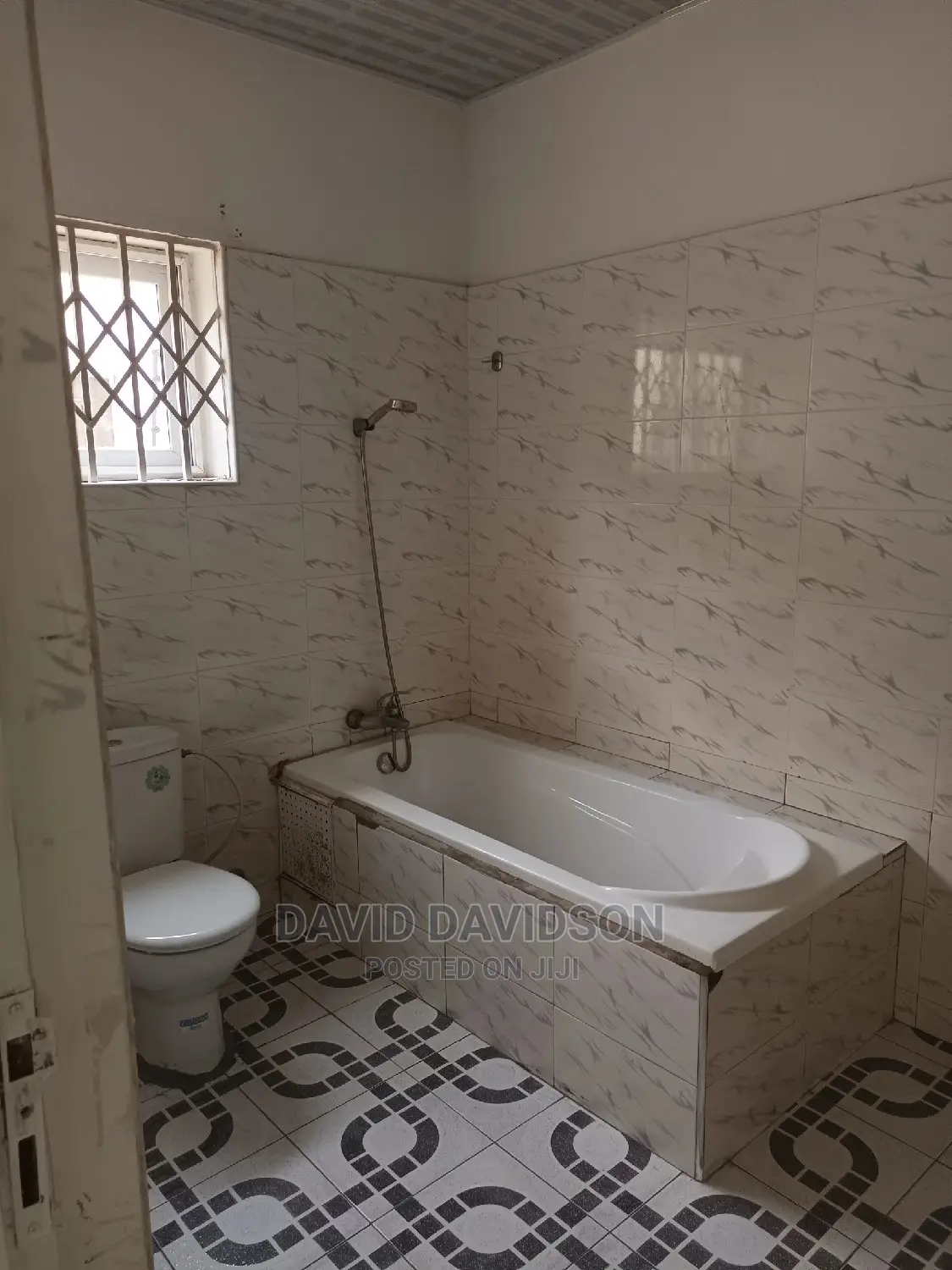 3bdrm Mansion in Executive 3 Bedroom, Tema Metropolitan for rent