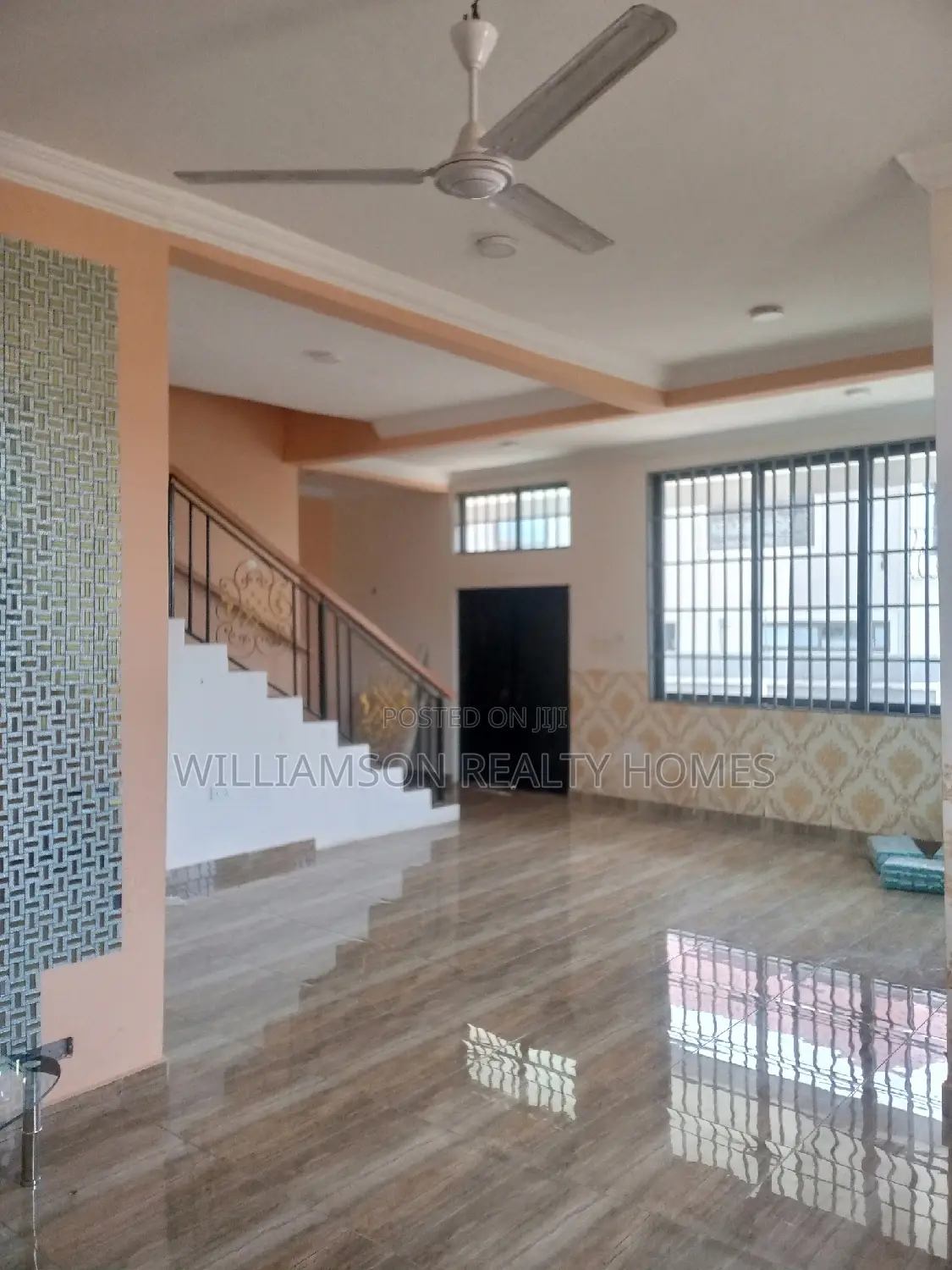 5bdrm Duplex in Community 20 Estate, Spintex for rent