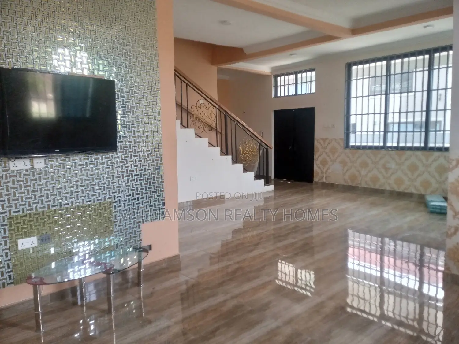 5bdrm Duplex in Community 20 Estate, Spintex for rent