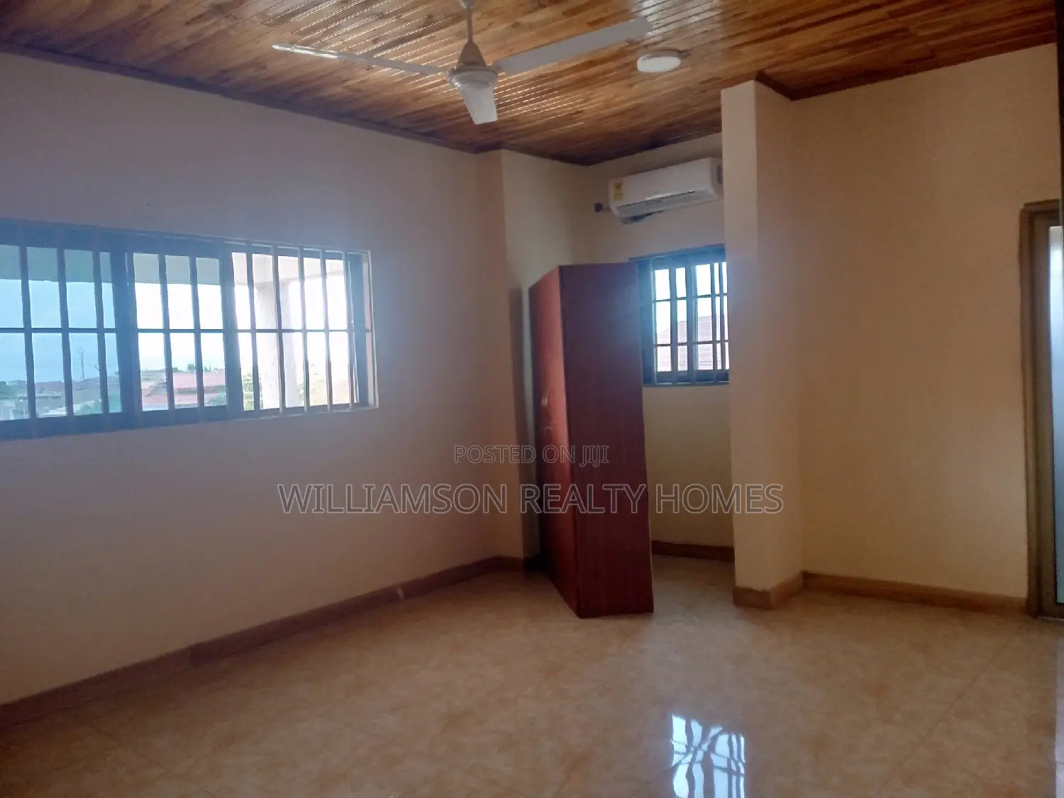 5bdrm Duplex in Community 20 Estate, Spintex for rent