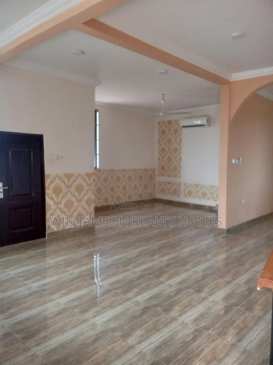 5bdrm Duplex in Community 20 Estate, Spintex for rent
