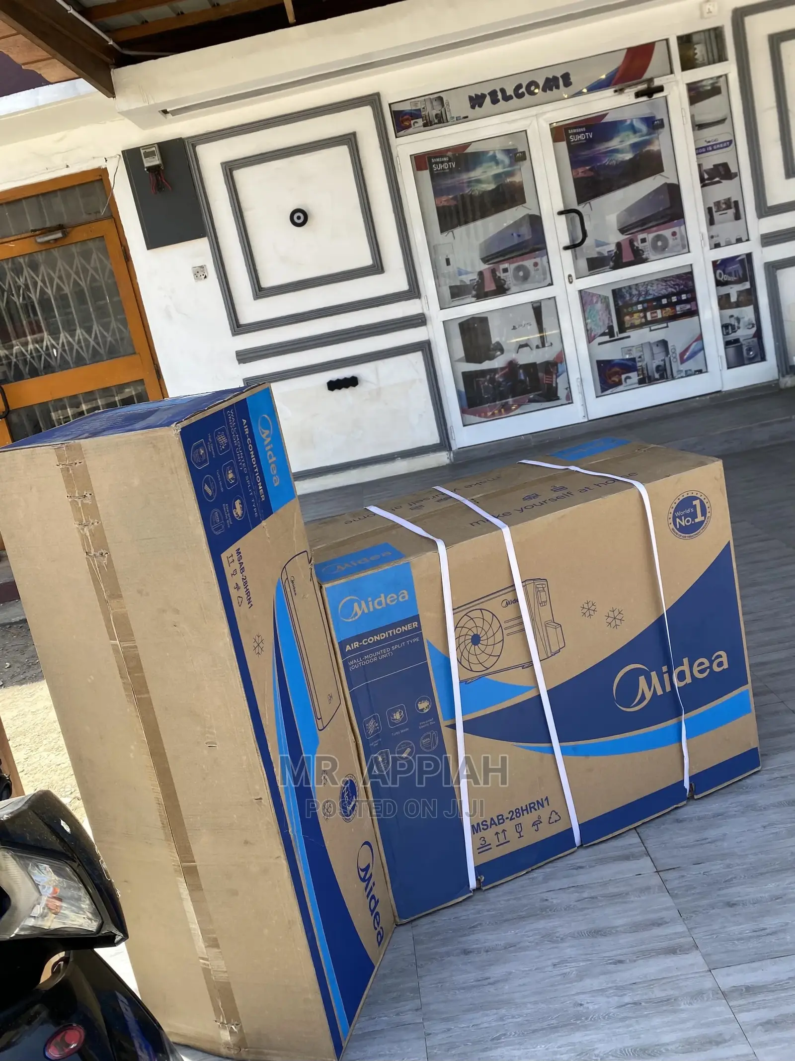 Feel the Cool Breeze From Midea Air Conditioner(2.5)