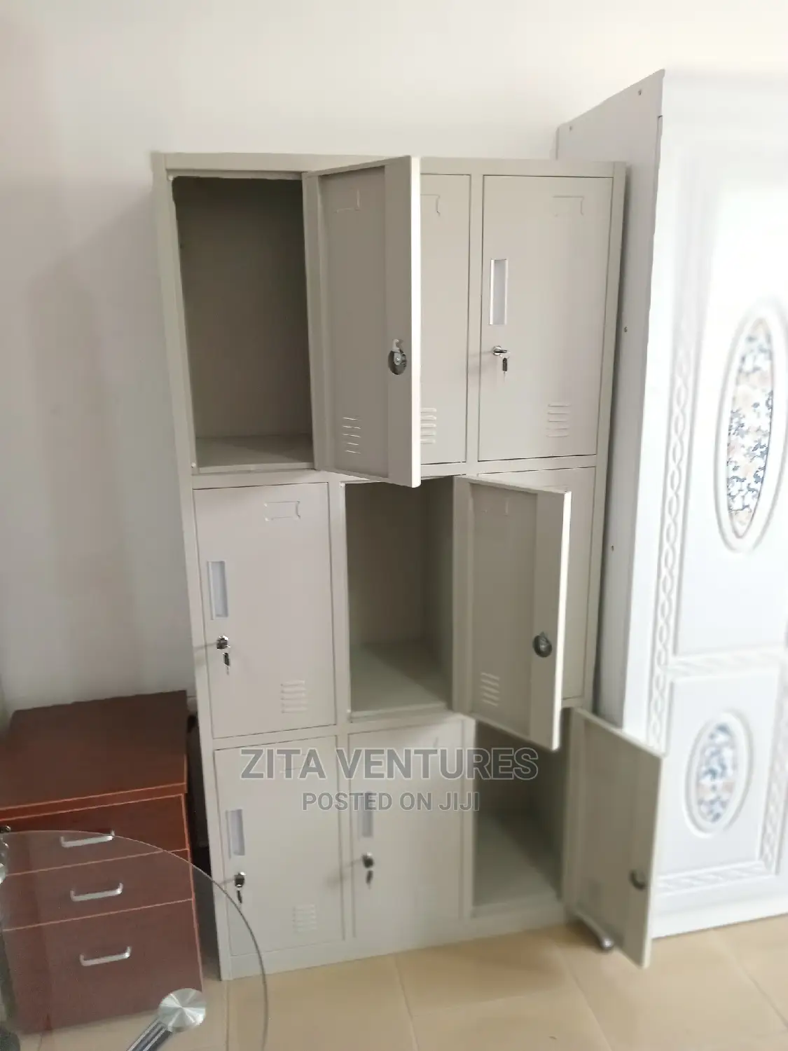 9 Doors Metal Cabinet
