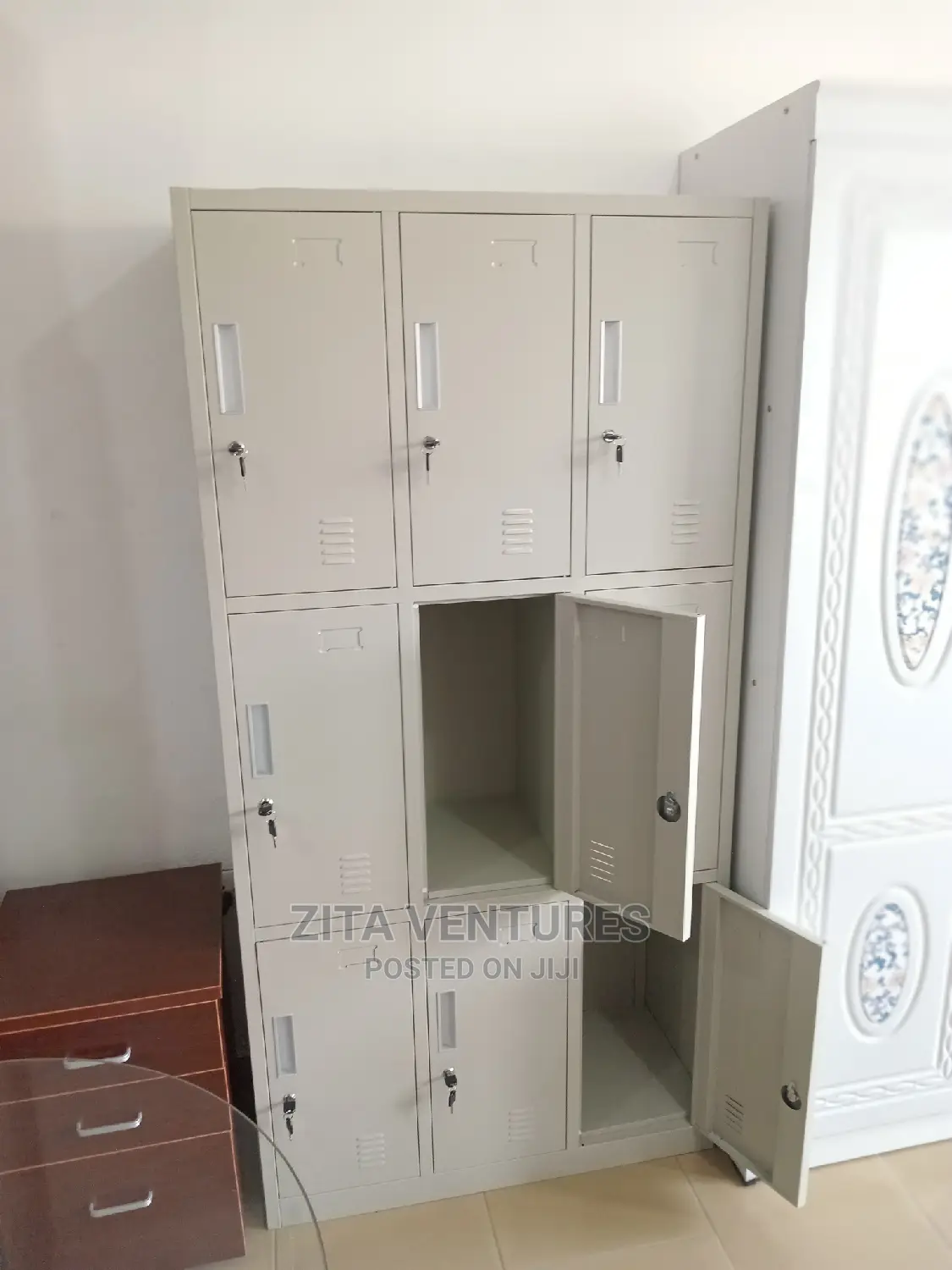 9 Doors Metal Cabinet