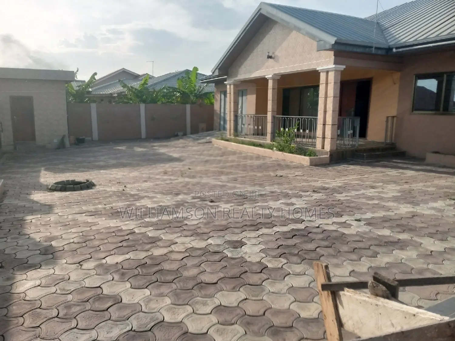 5bdrm House in Community 20 Estate, Spintex for rent