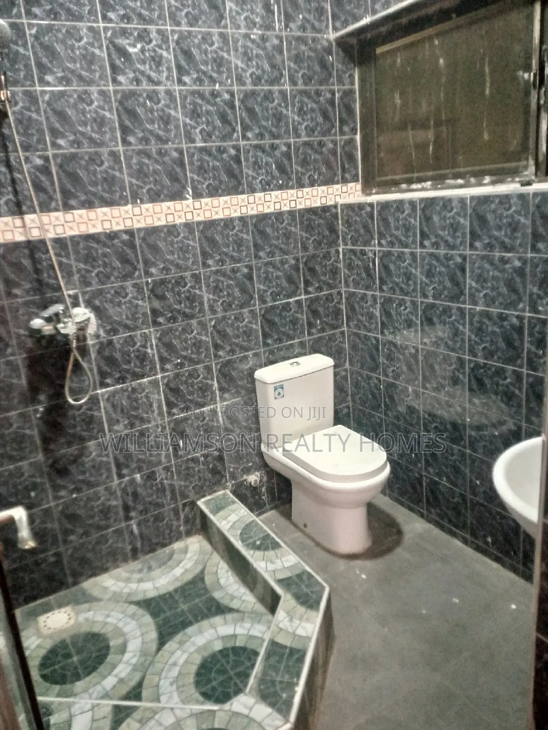 5bdrm House in Community 20 Estate, Spintex for rent