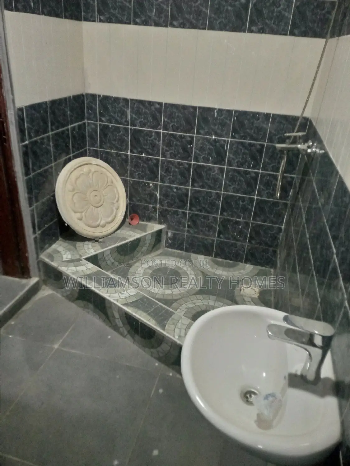 5bdrm House in Community 20 Estate, Spintex for rent