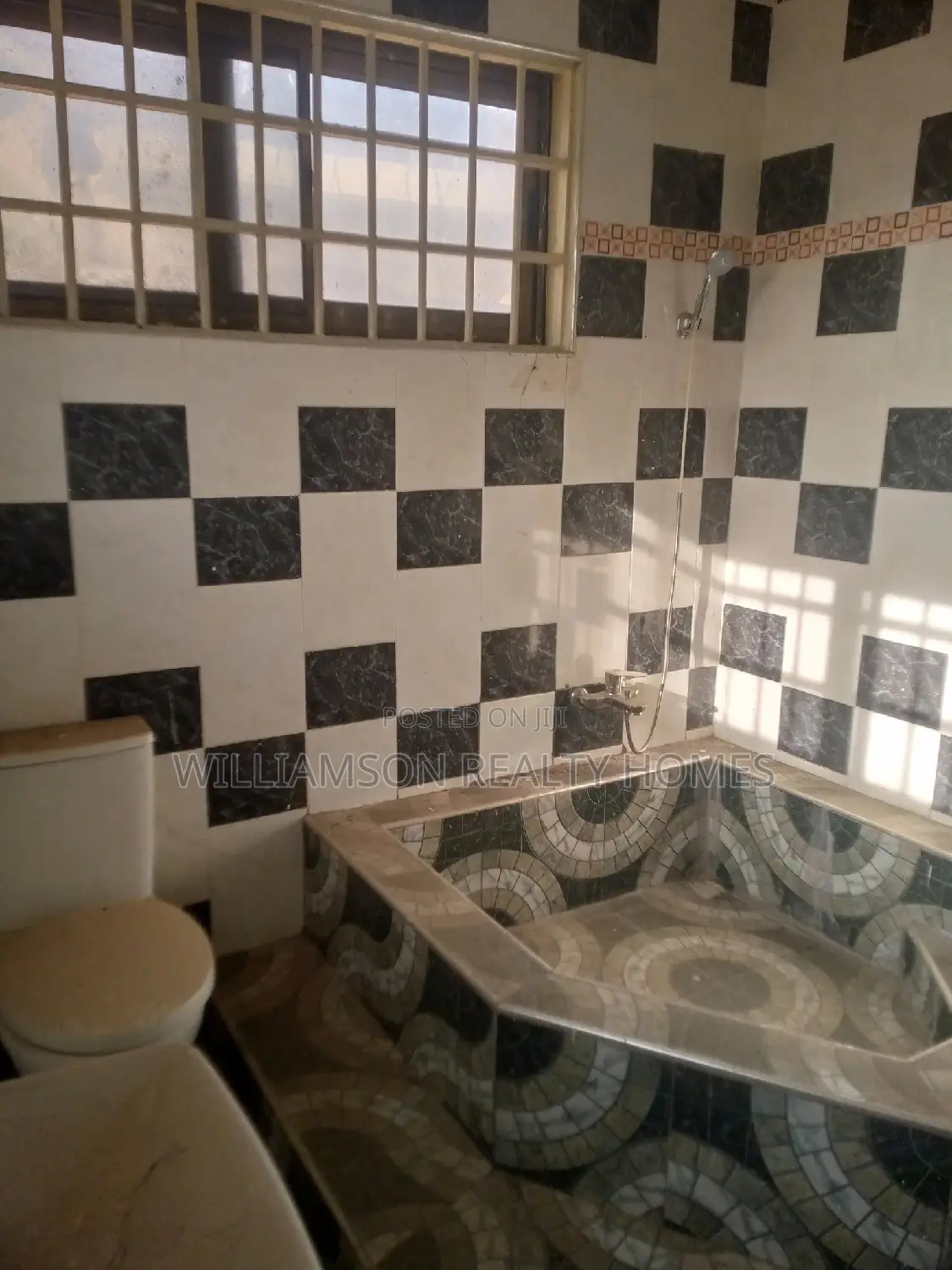 5bdrm House in Community 20 Estate, Spintex for rent