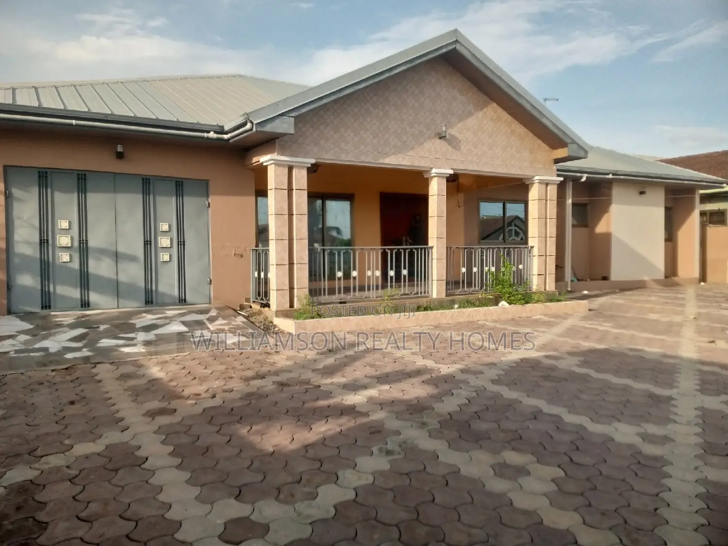 5bdrm House in Community 20 Estate, Spintex for rent
