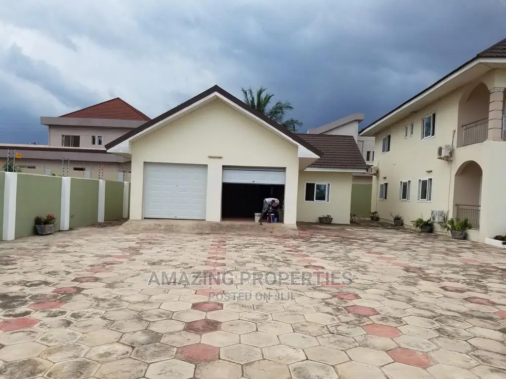 5bdrm House in Spintex for Sale