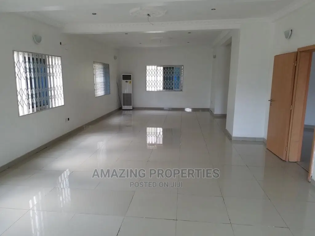 5bdrm House in Spintex for Sale
